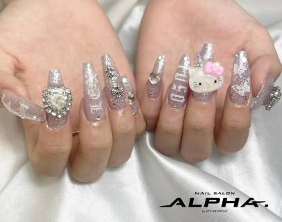 派手カワイイY2Kネイル