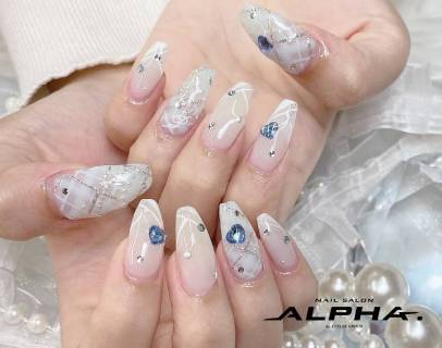 ブルー×ホワイトのチェックネイル