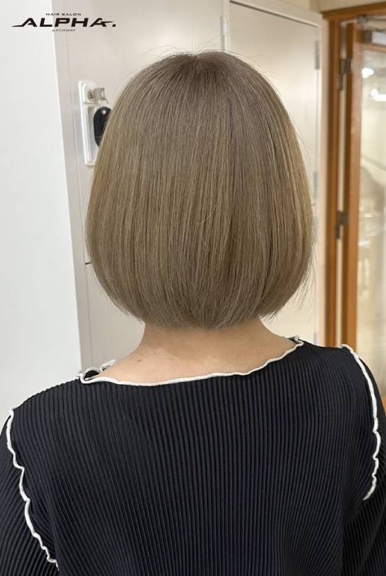 ベージュ