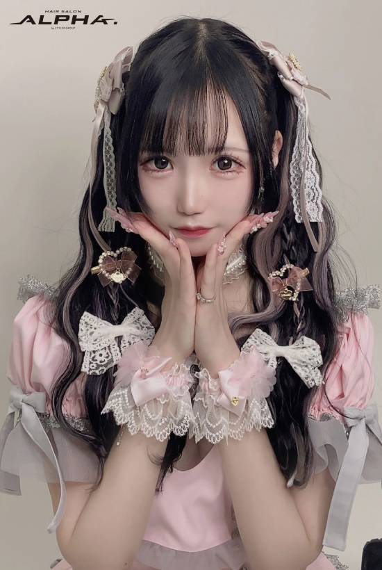 黒髪エクステロング×ピンクハイライト