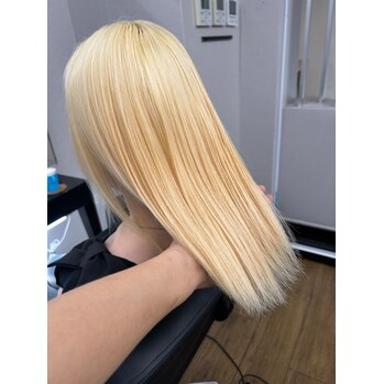 美しいハイトーンを叶える！ブリーチ2回以上で理想の髪色を作る方法と注意点