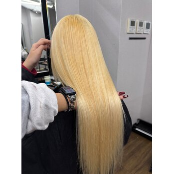街中で目立つ！ブリーチだけで作るブロンドヘアの魅力と施術ポイント