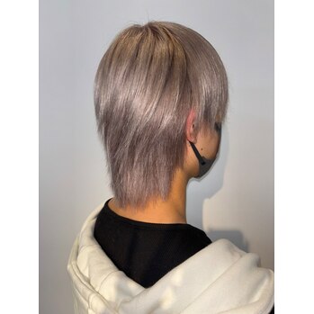 【ウルフカット×シルバーアッシュ】で周りと差をつける！最強メンズヘア徹底解説！