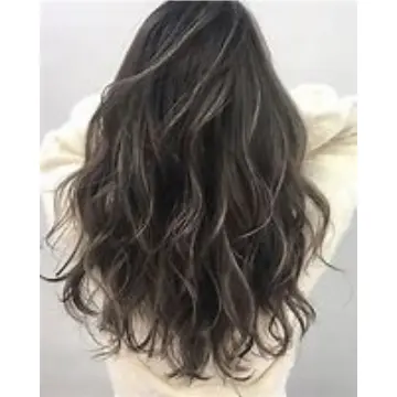 髪色とファッションの関係性