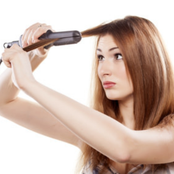 寝癖を無理やりヘアアイロンで伸ばすのは間違い？
