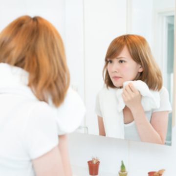 髪と肌荒れの関係とは